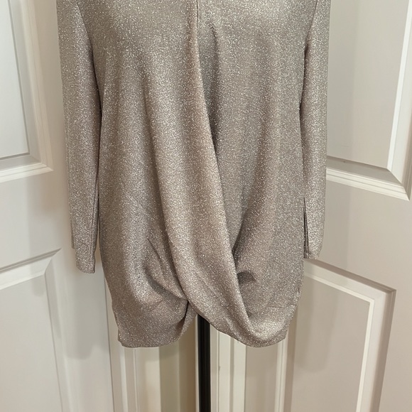 Chloe & Jasmine, women’s, M, 3/4 length sleeve blouse. Gold with glitter accent. - Picture 3 of 5